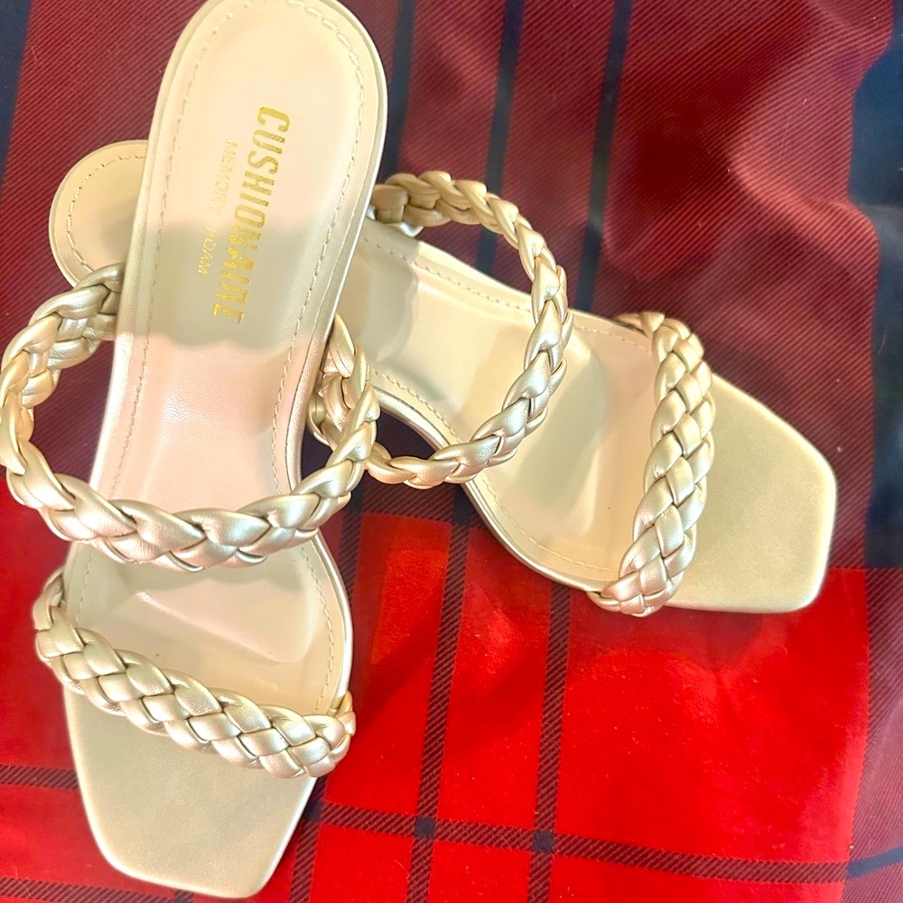 Cushionaire Women's Elegant Gold Braided Heels